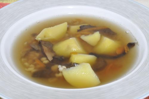 Slovácká houbová polévka s kroupy – Snadné recept z Česko kuchyně, hotový za Do 30 minut